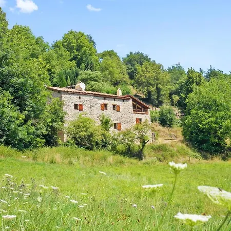 Holiday home Maison Charmante A Avec Jardin Et Cheminee